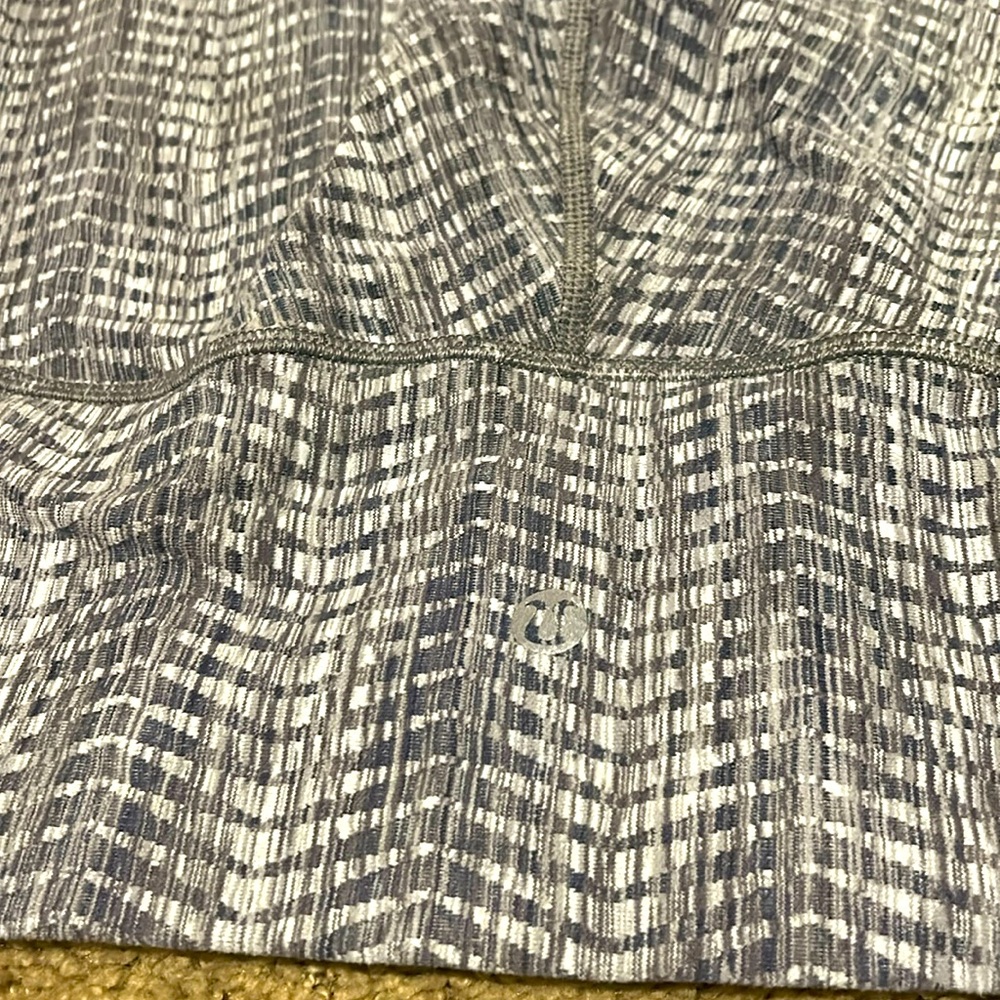 Lululemon leggings size 6